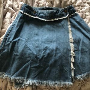 Frayed denim skirt
